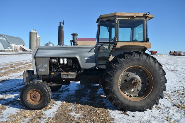 Image of White 2-135 equipment image 1