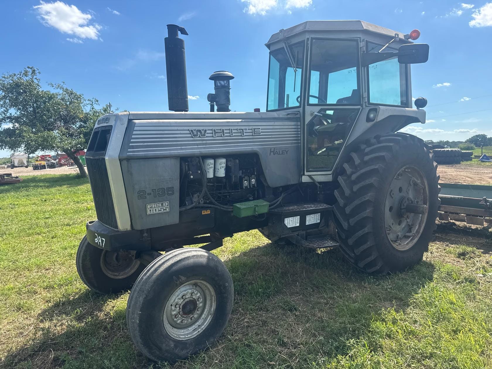 White 2-135 Equipment Image0