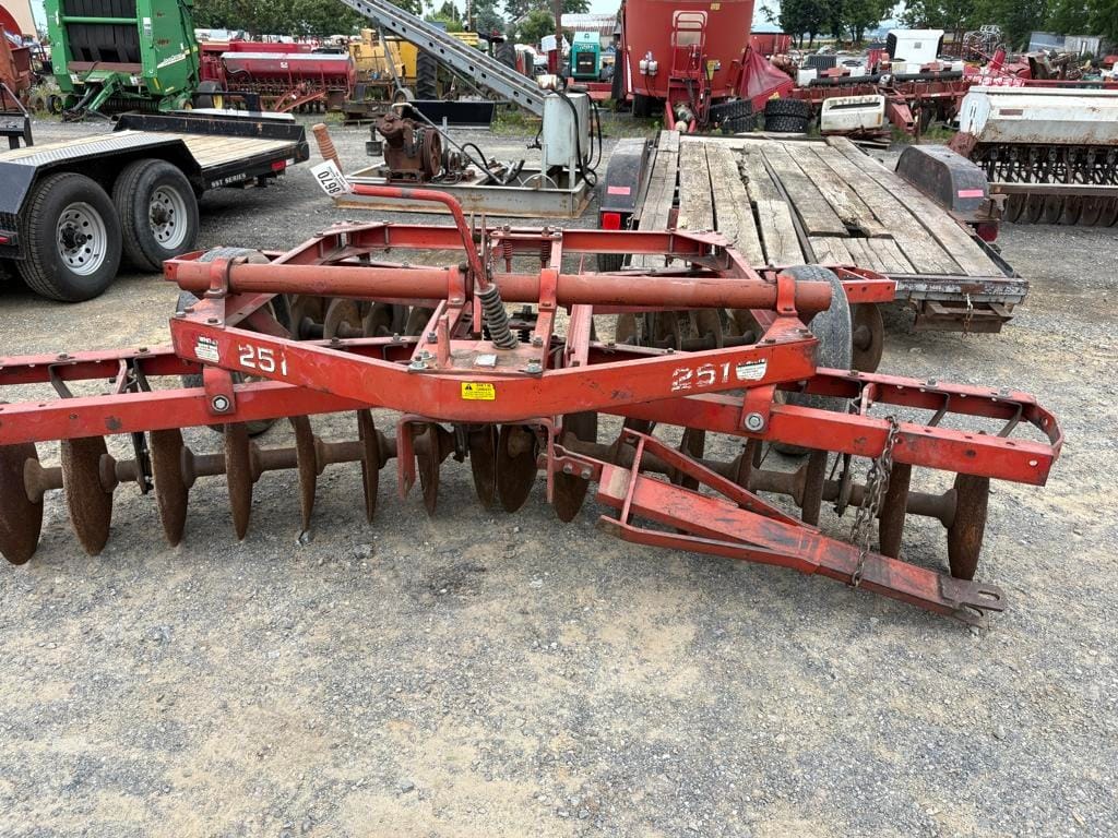 White 251 Equipment Image0