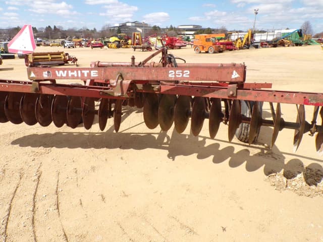 Image of White 252 equipment image 4