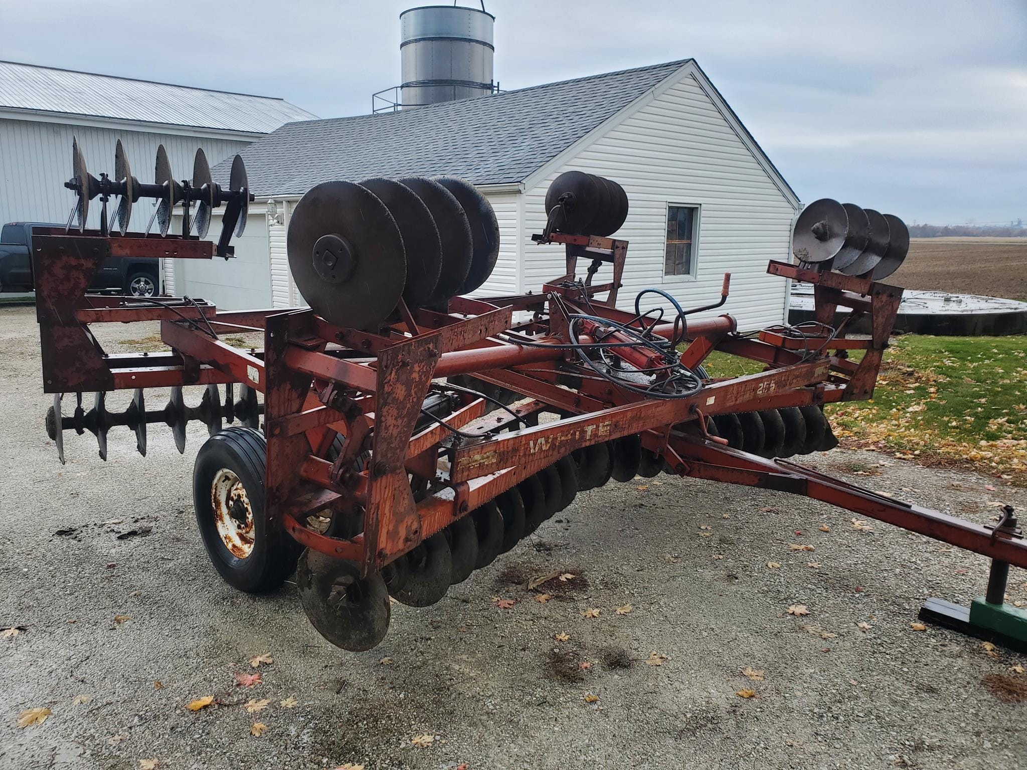 White 255 Equipment Image0