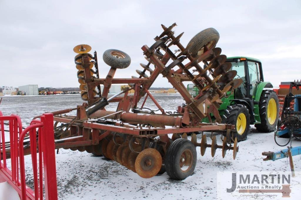 White 271 Equipment Image0