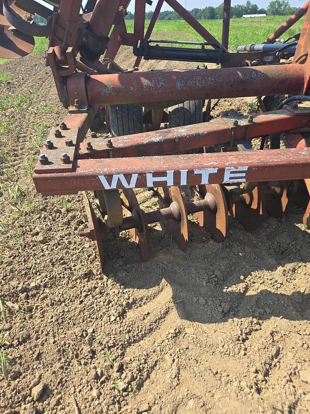 Image of White 271 equipment image 4