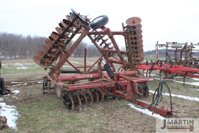 Image of White 271 equipment image 1