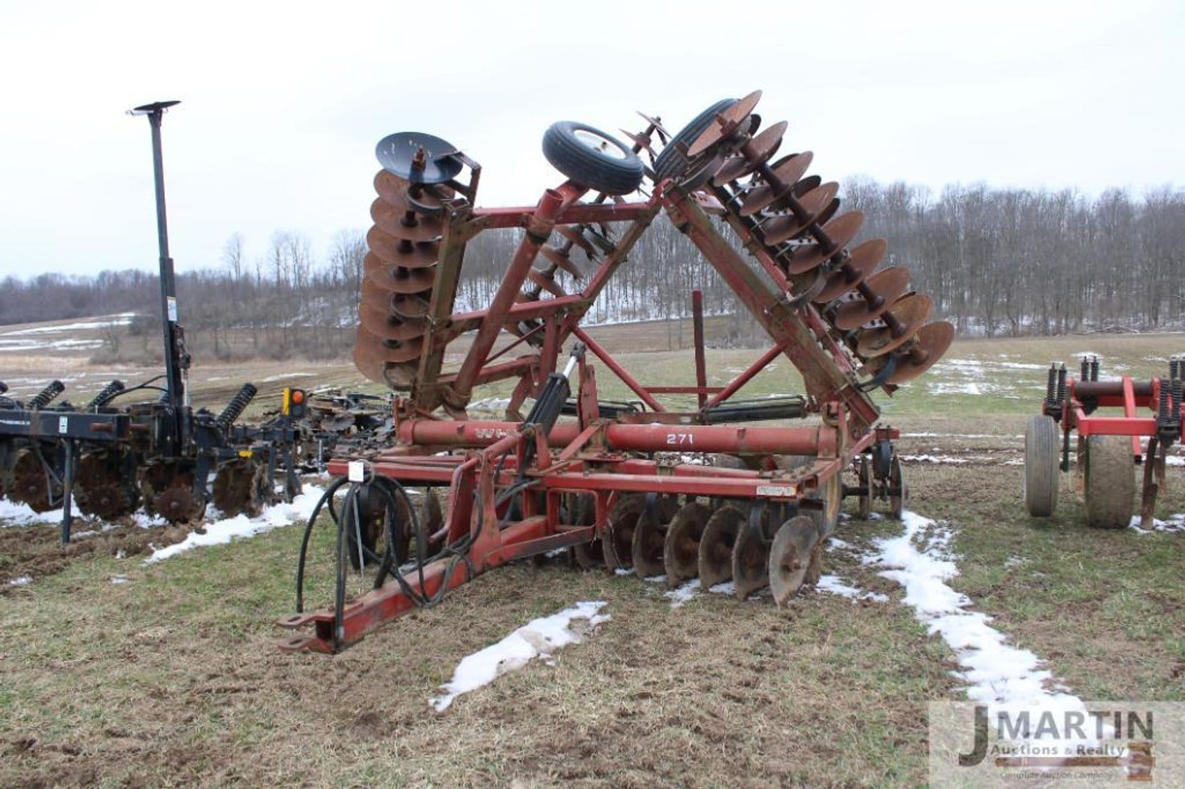 White 271 Equipment Image0