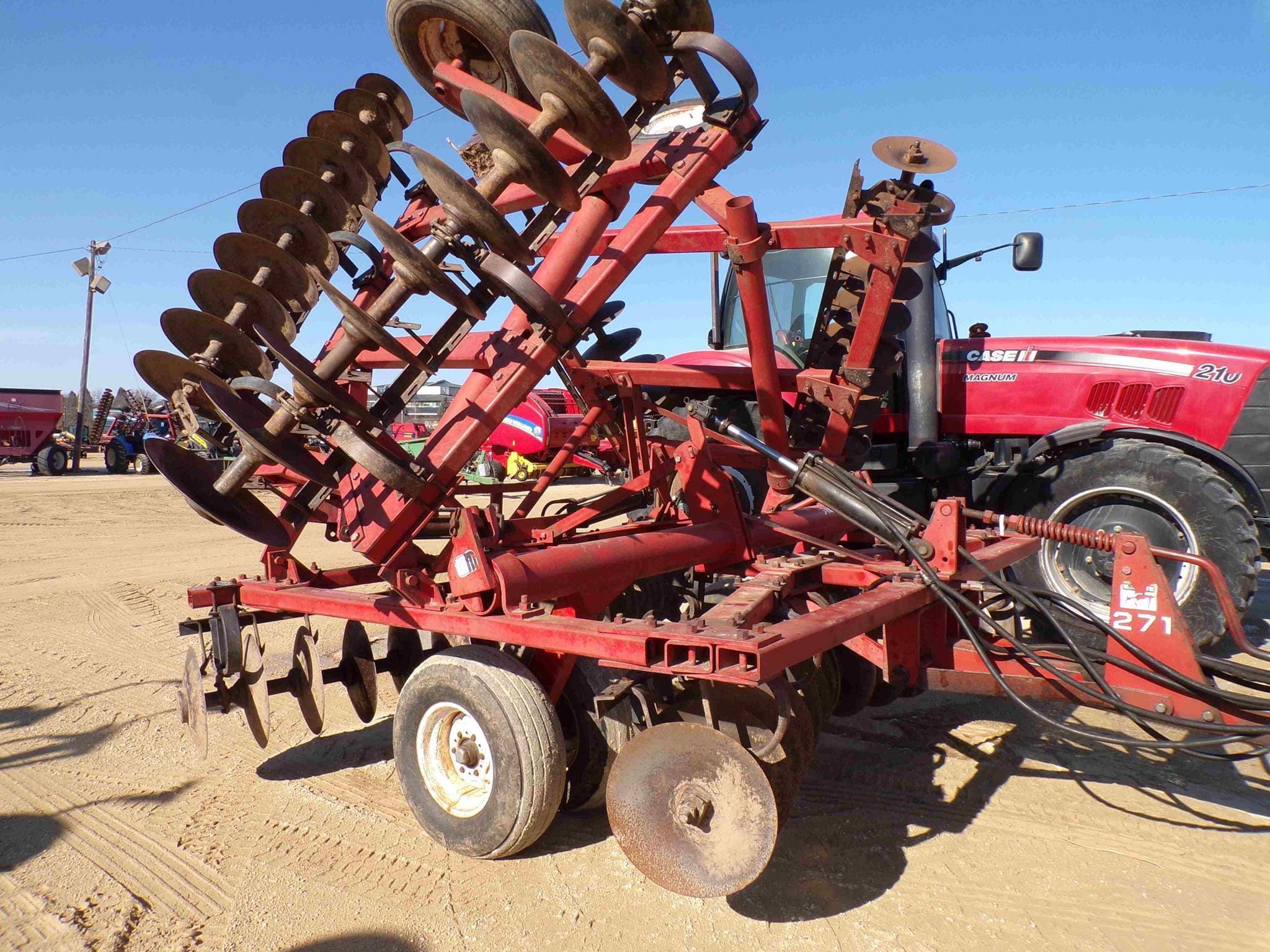 White 271 Equipment Image0