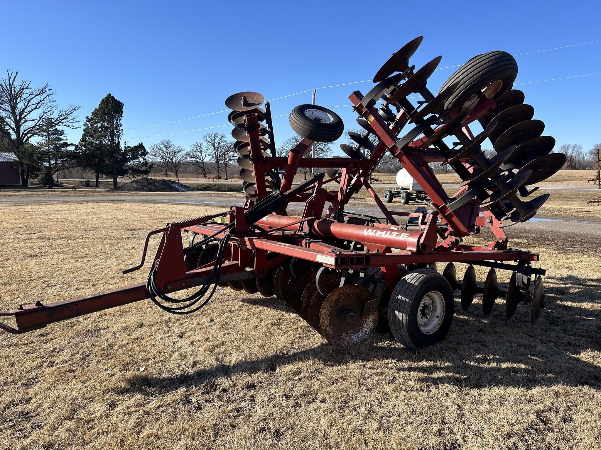 White 271 Equipment Image0