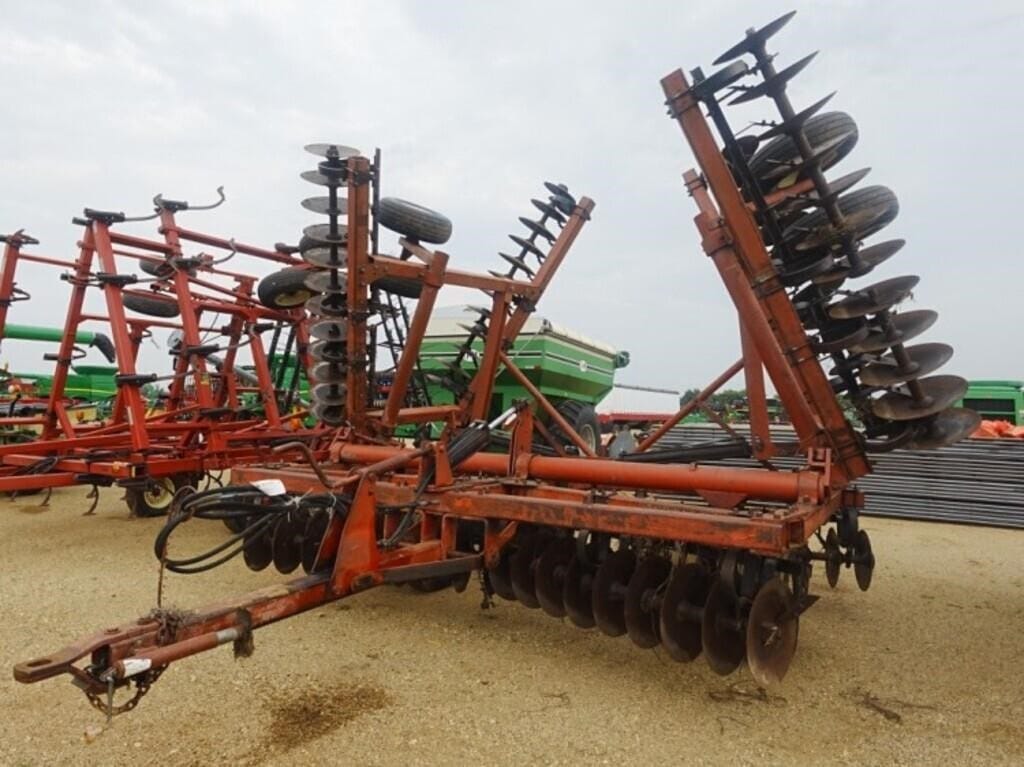 White 272 Equipment Image0