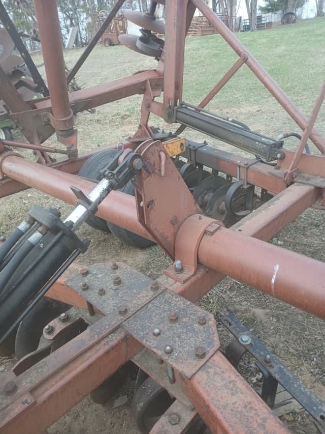 Image of White 272 equipment image 4