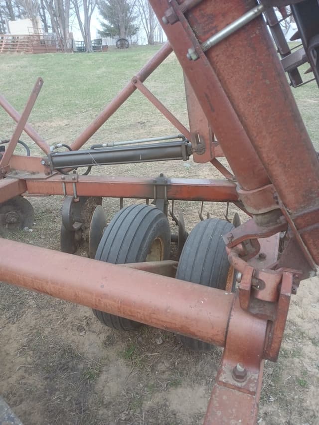 Image of White 272 equipment image 3