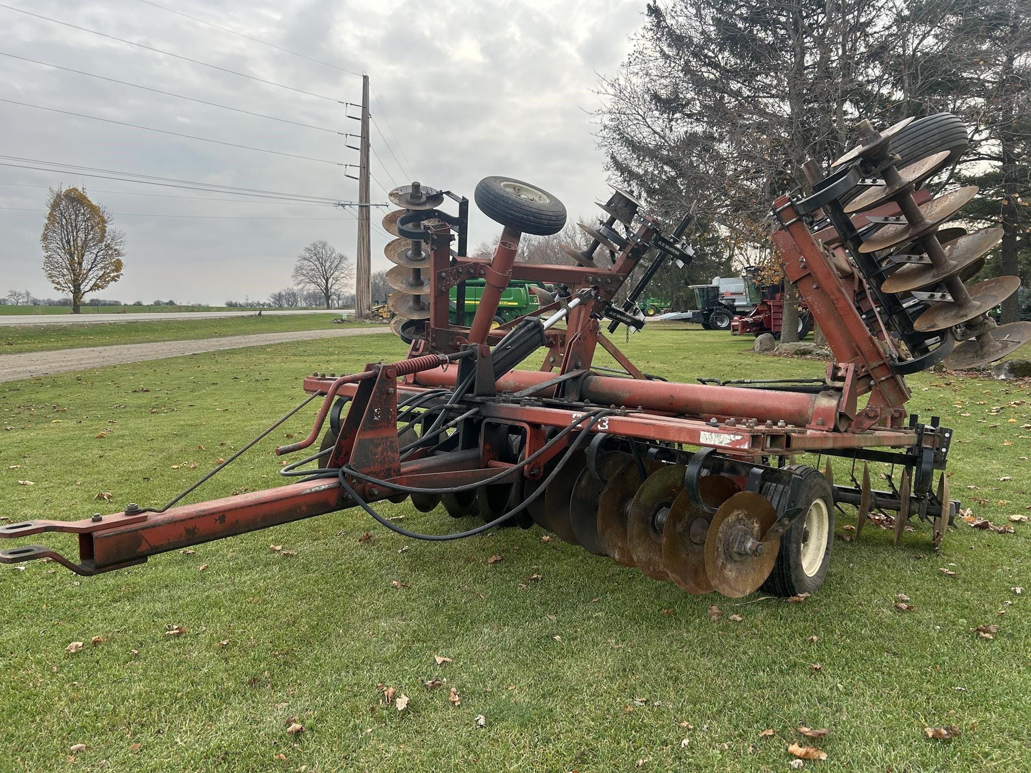 White 273 Equipment Image0