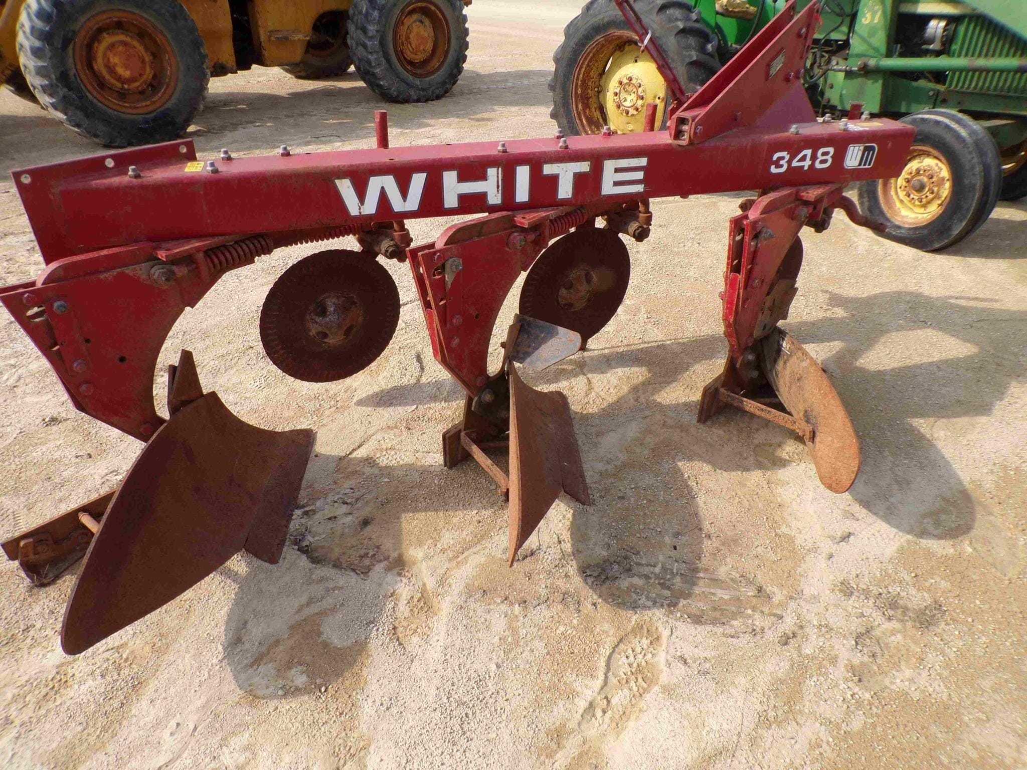 White 348 Equipment Image0