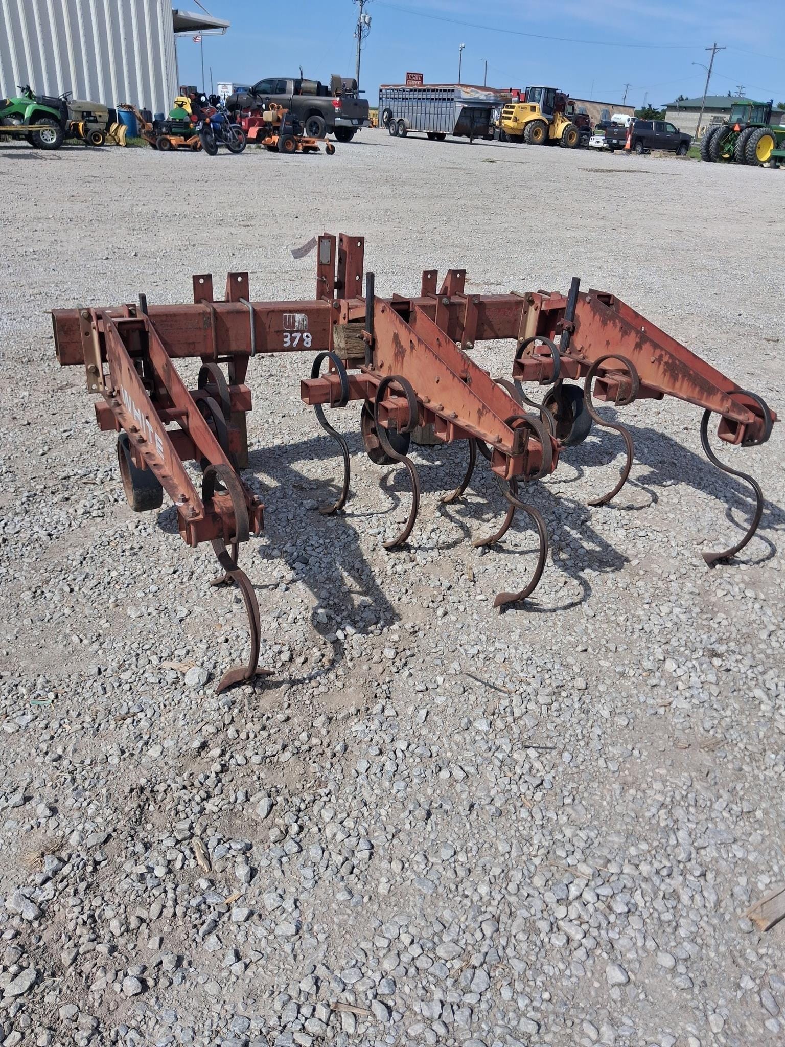 White 378 Equipment Image0