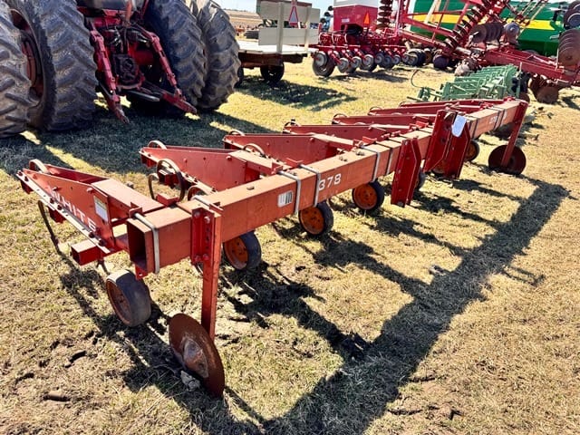 White 378 Equipment Image0