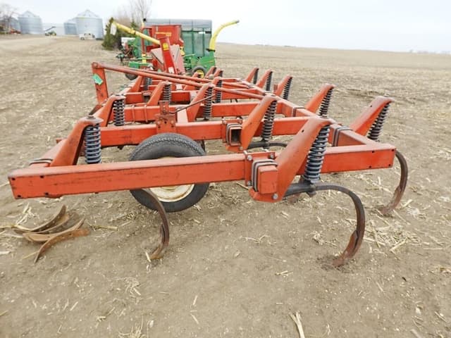 Image of White 423 equipment image 2