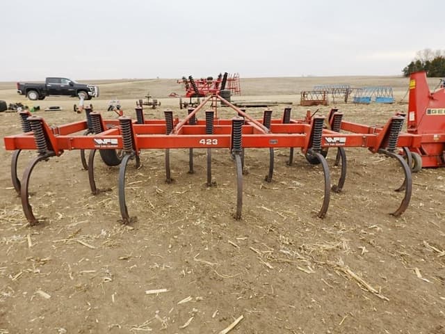 Image of White 423 equipment image 3