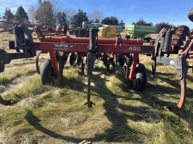 Image of White 435 equipment image 4