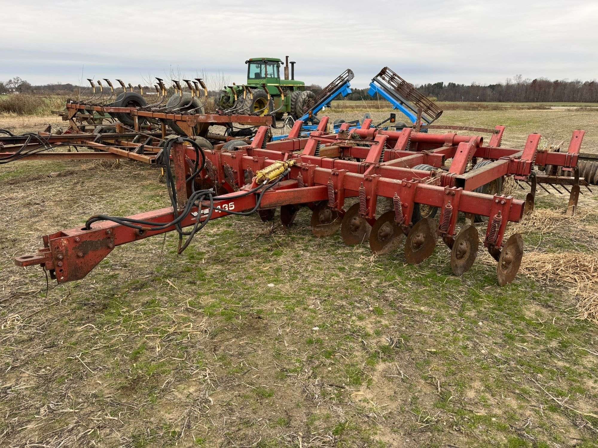 White 435 Equipment Image0