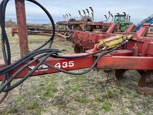 Image of White 435 equipment image 2