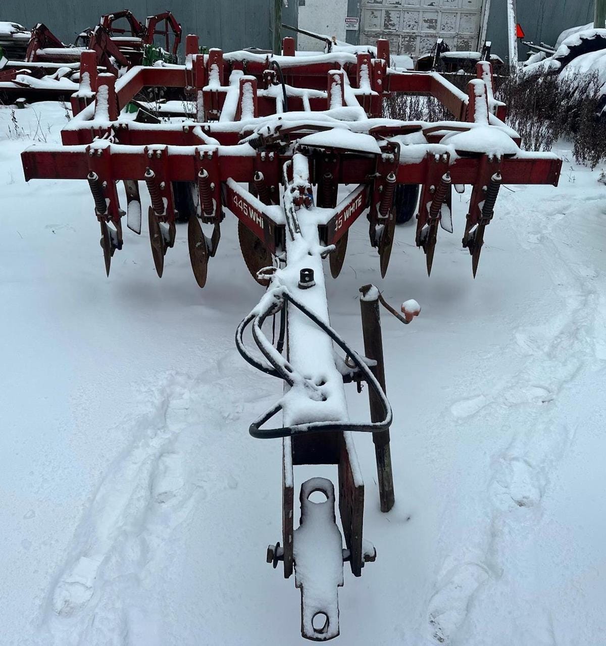 White 445 Equipment Image0