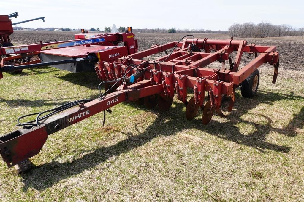 White 445 Equipment Image0
