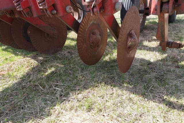 Image of White 445 equipment image 2