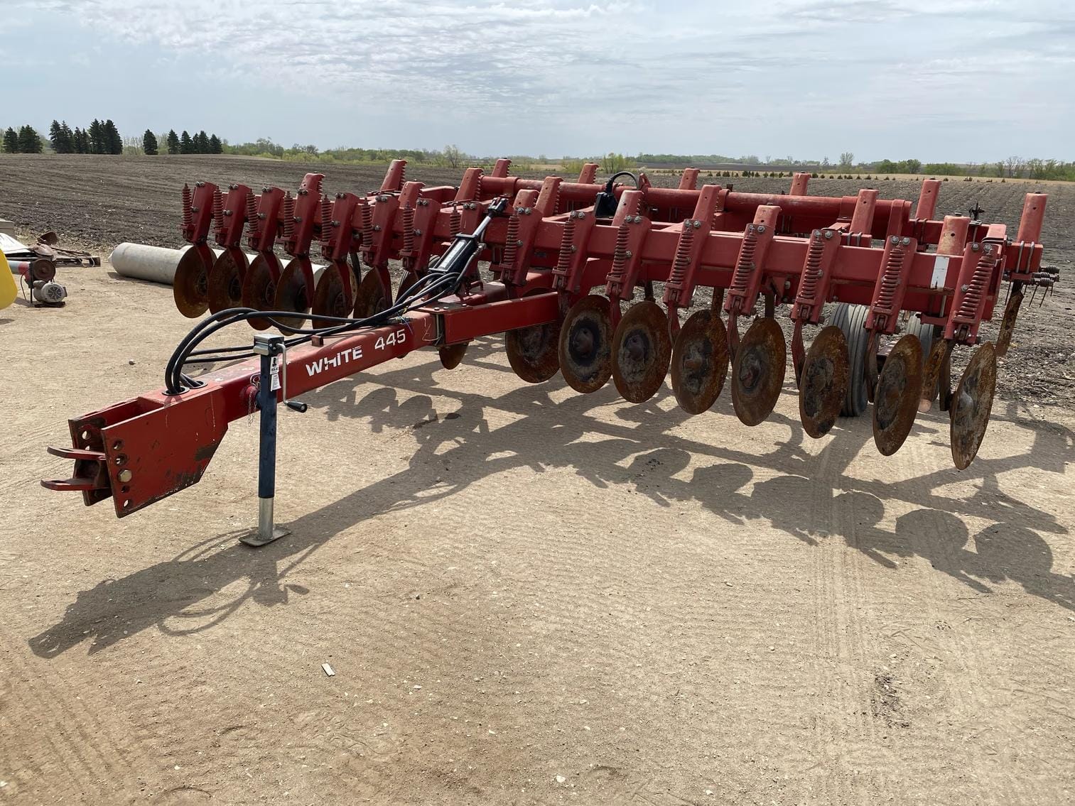 White 445 Equipment Image0