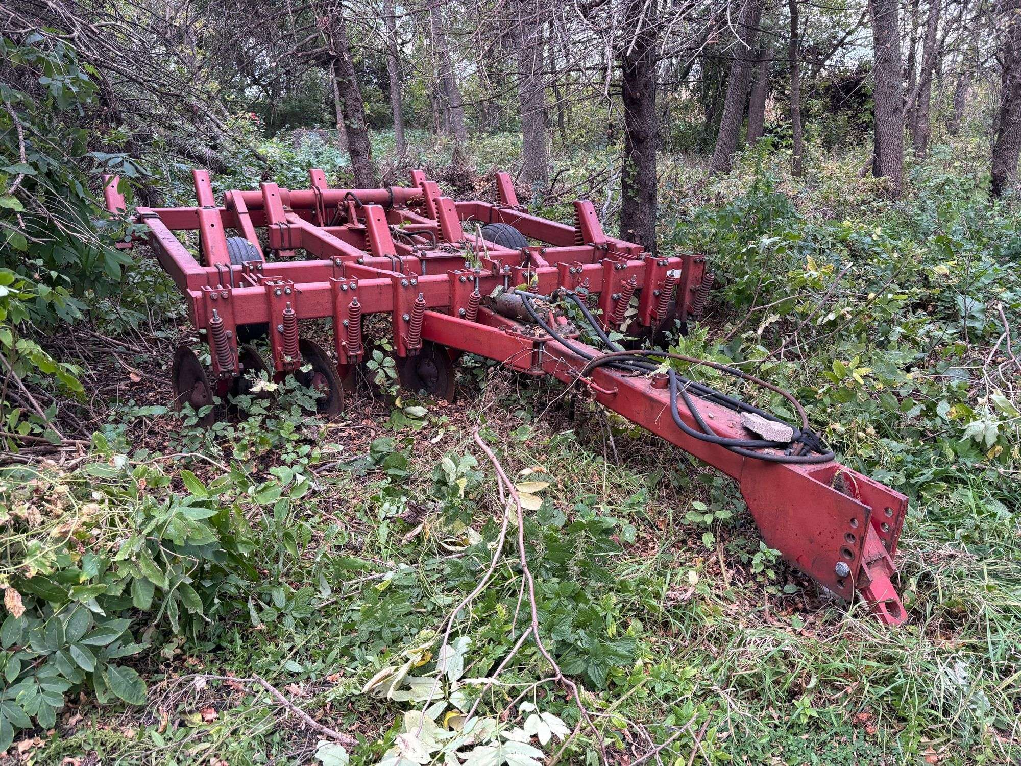 White 445 Equipment Image0