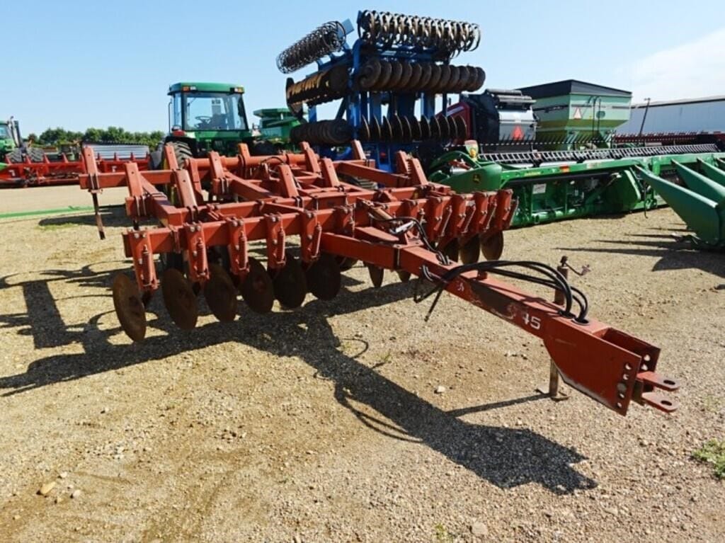 White 445 Equipment Image0