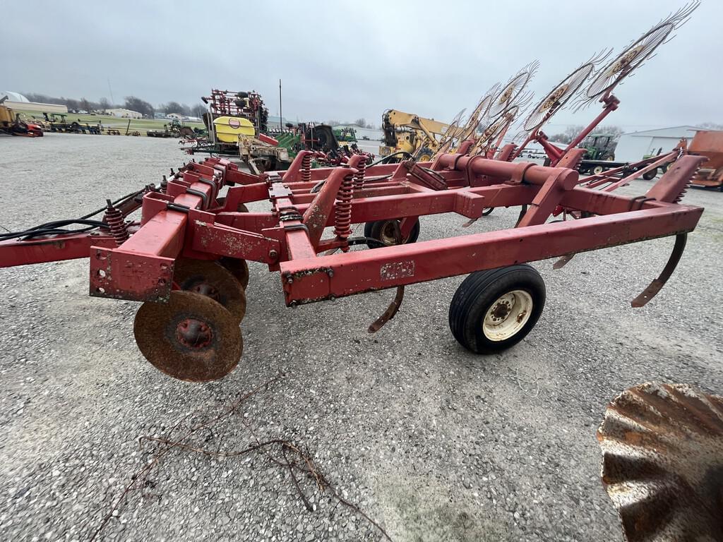 White 445 Tillage Chisel Plows for Sale Tractor Zoom