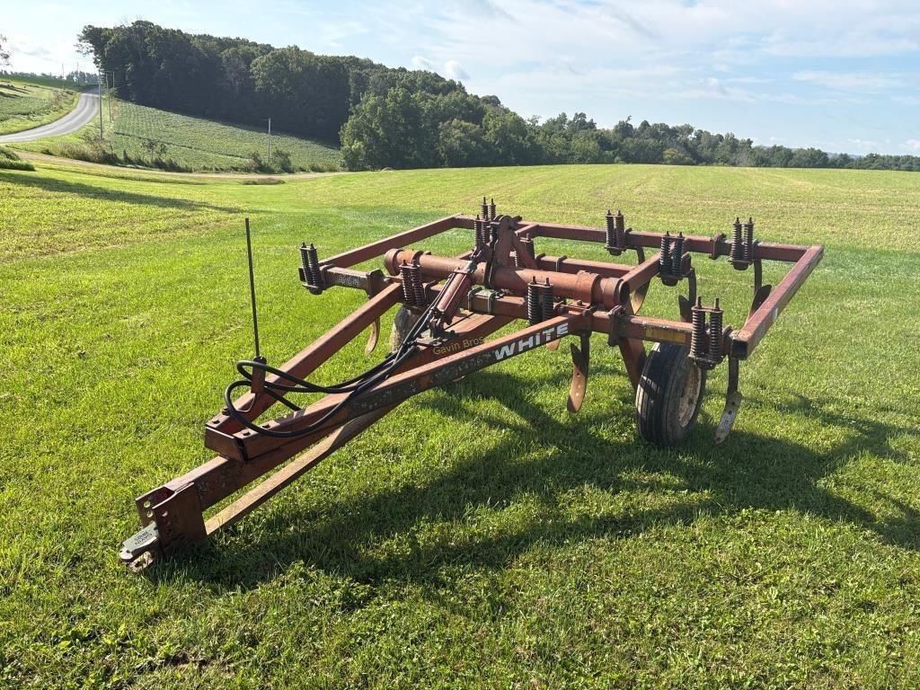 White 466 Equipment Image0