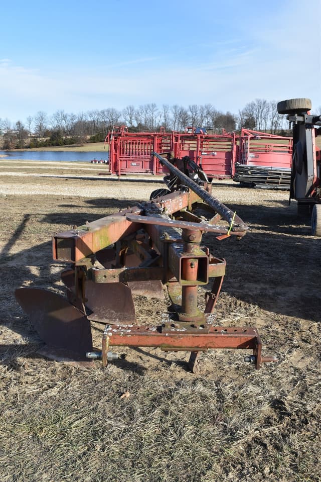 Image of White 508 equipment image 1