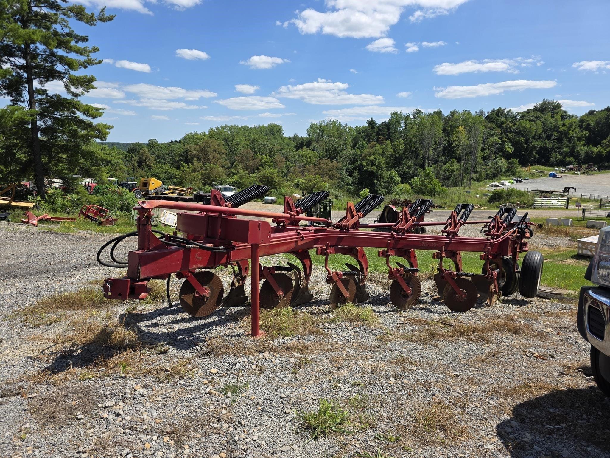 White 500 Equipment Image0