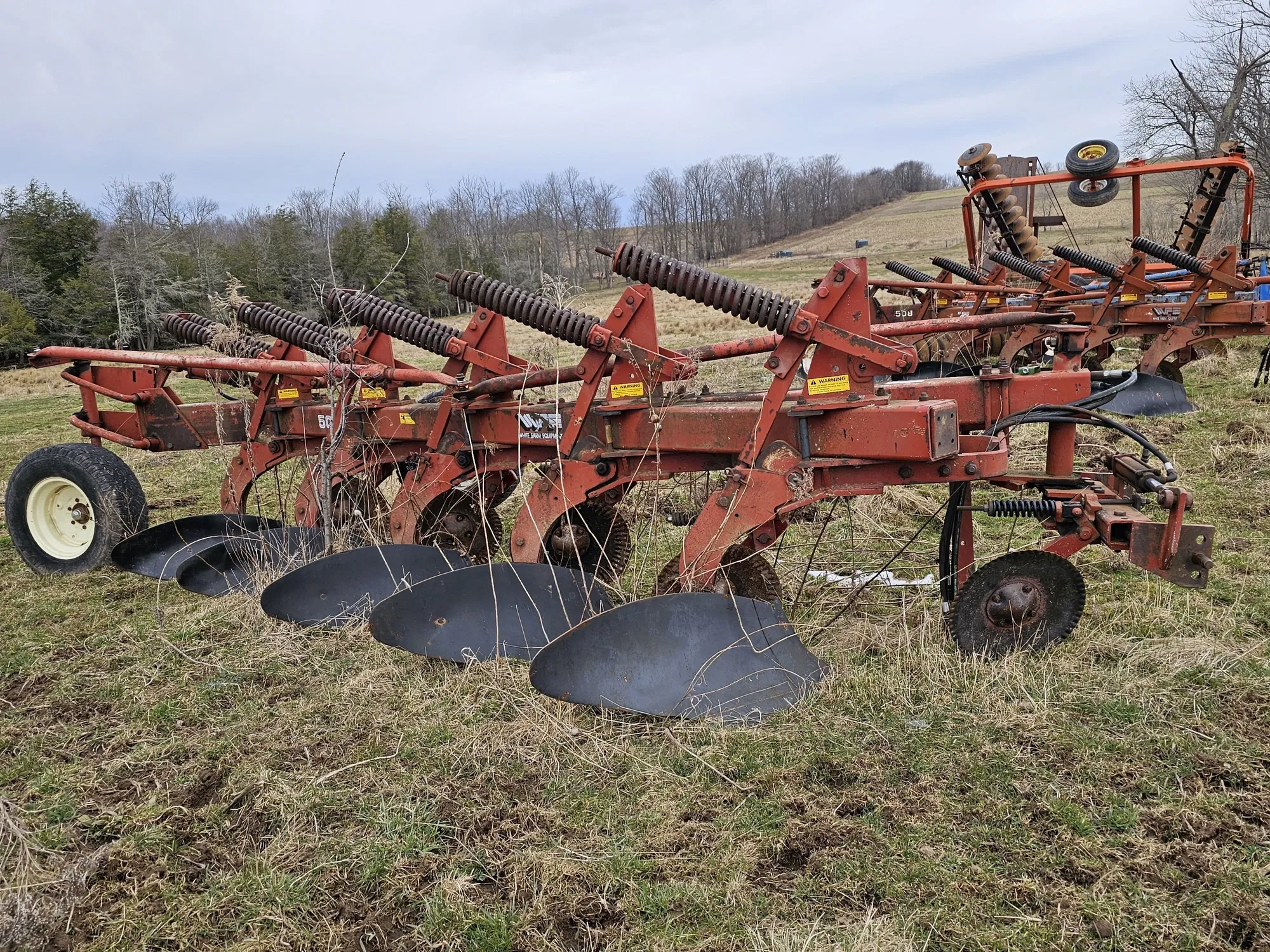 White 508 Equipment Image0