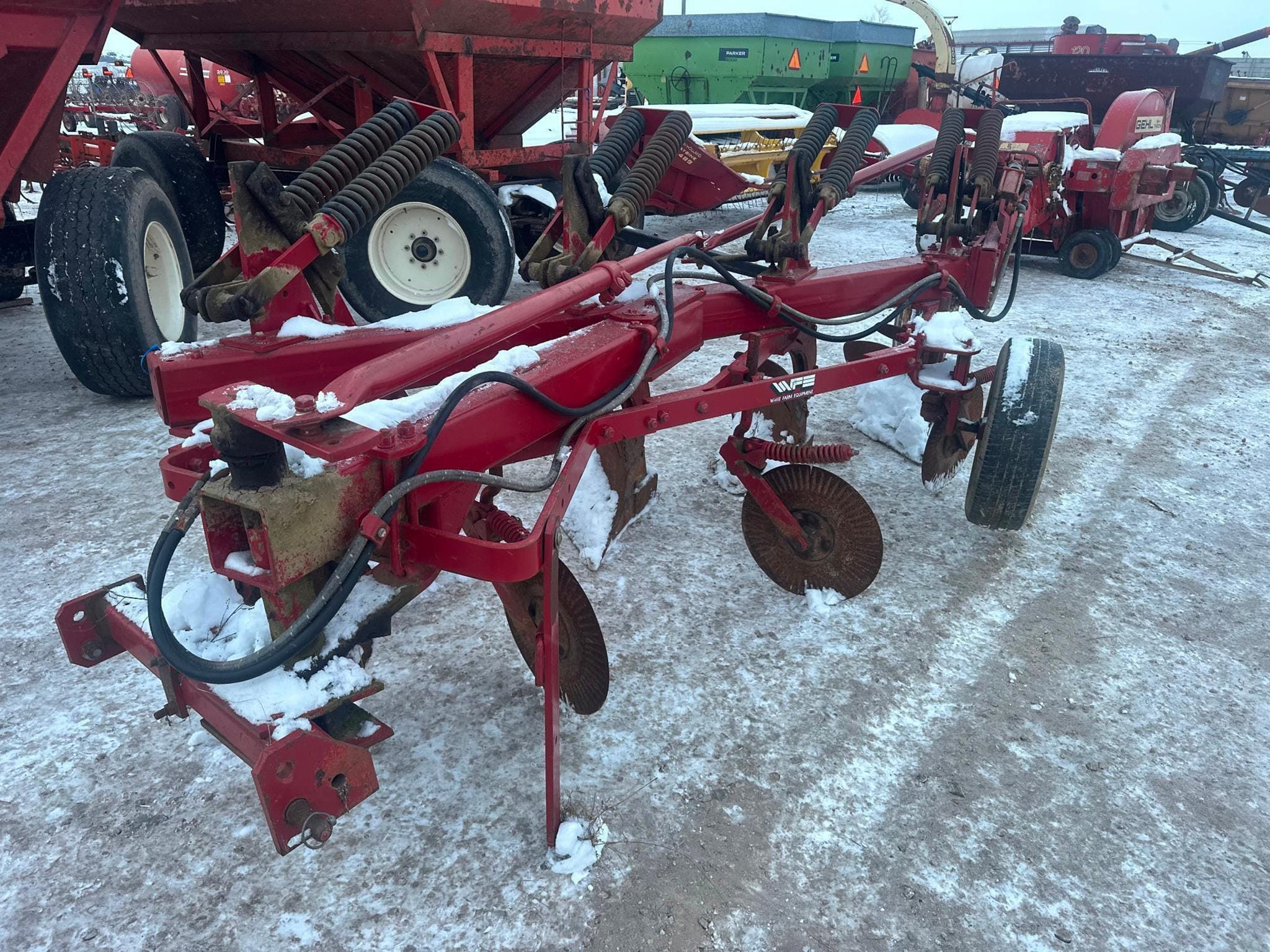 White 508 Equipment Image0