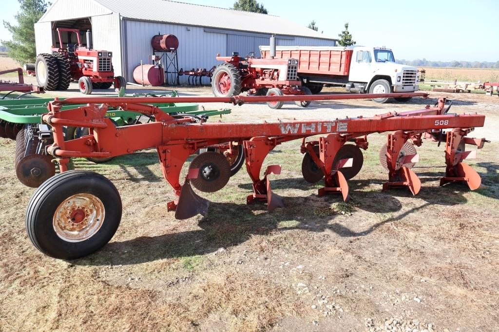 White 508 Equipment Image0