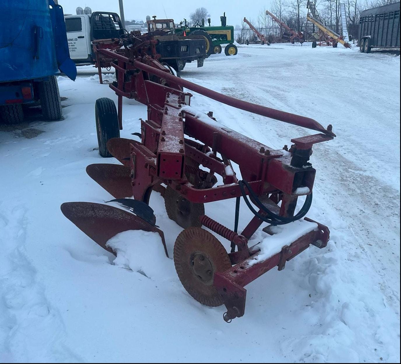 White 508 Equipment Image0