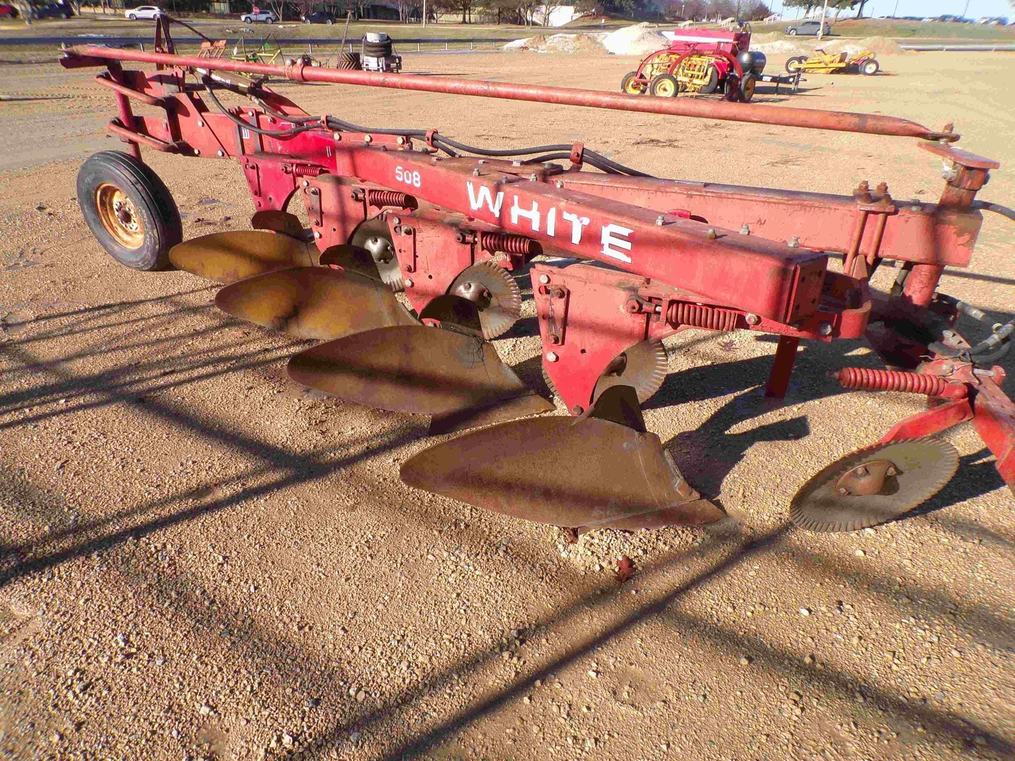 White 508 Equipment Image0