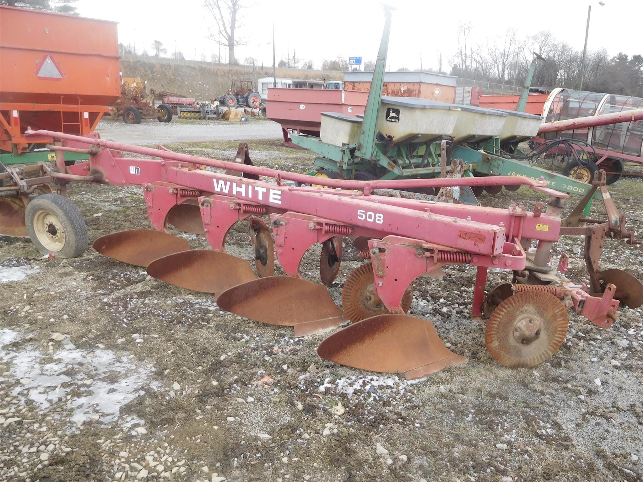 White 508 Equipment Image0