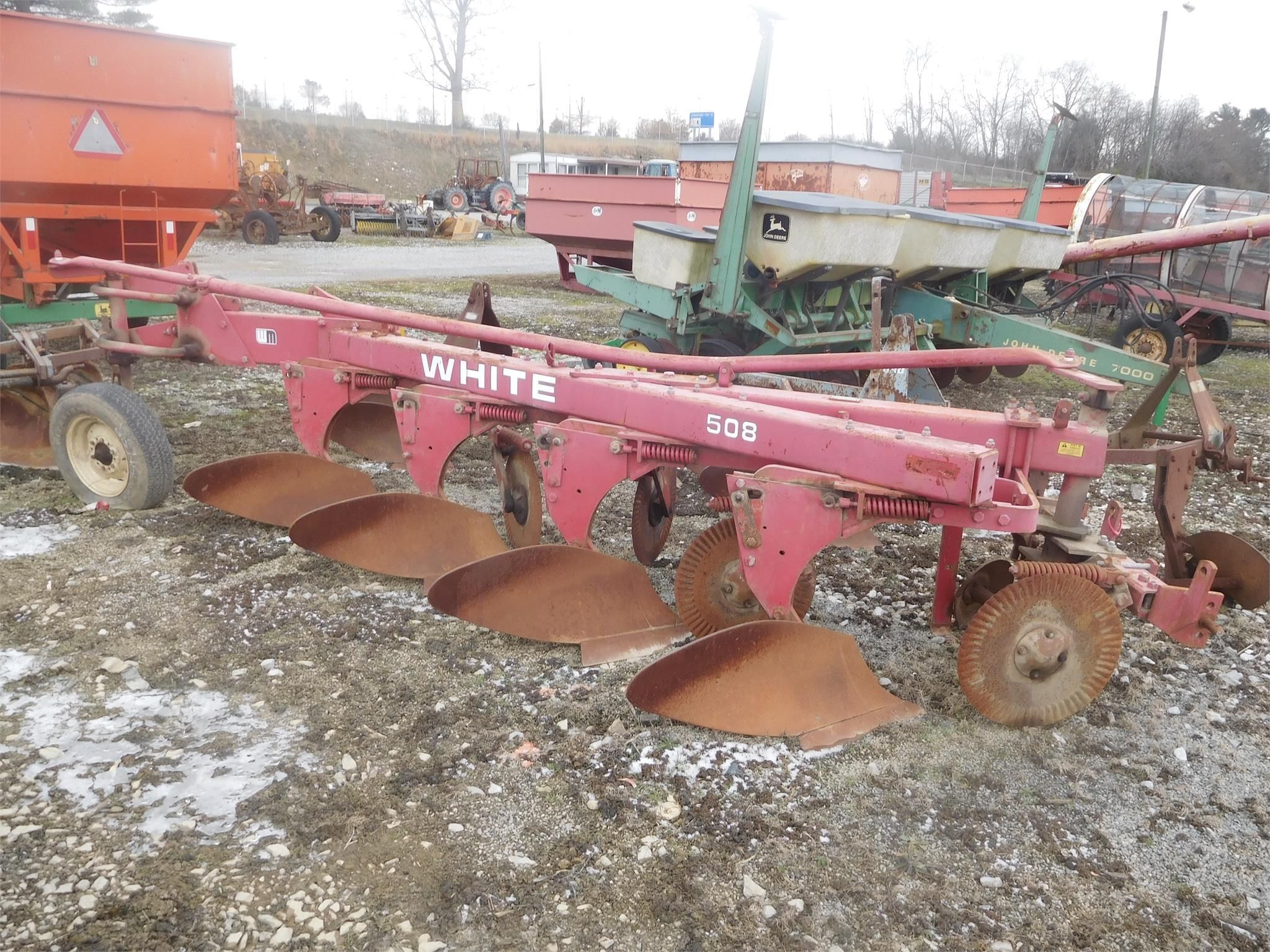 White 508 Equipment Image0