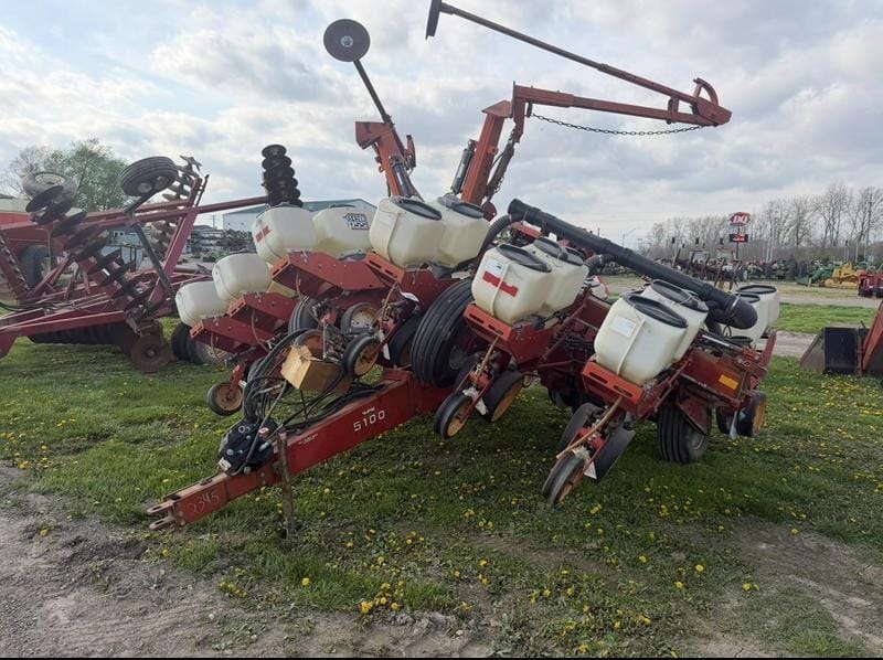 White 5100 Equipment Image0