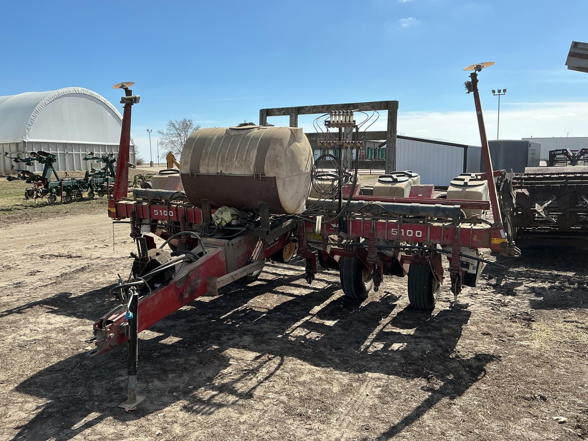 White 5100 Equipment Image0