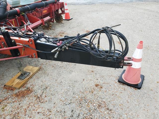 Image of White 5100 equipment image 2
