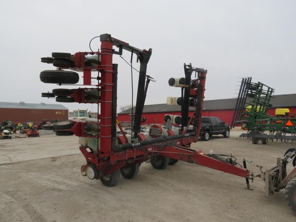 White 5100 Equipment Image0