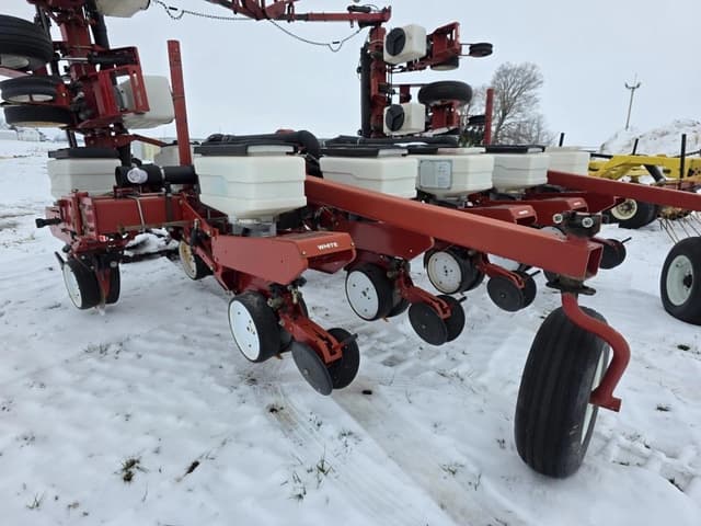 Image of White 5100 equipment image 3