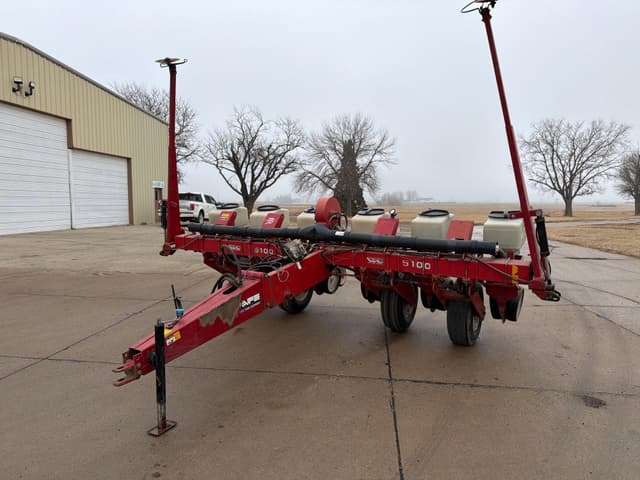 Image of White 5100 equipment image 1