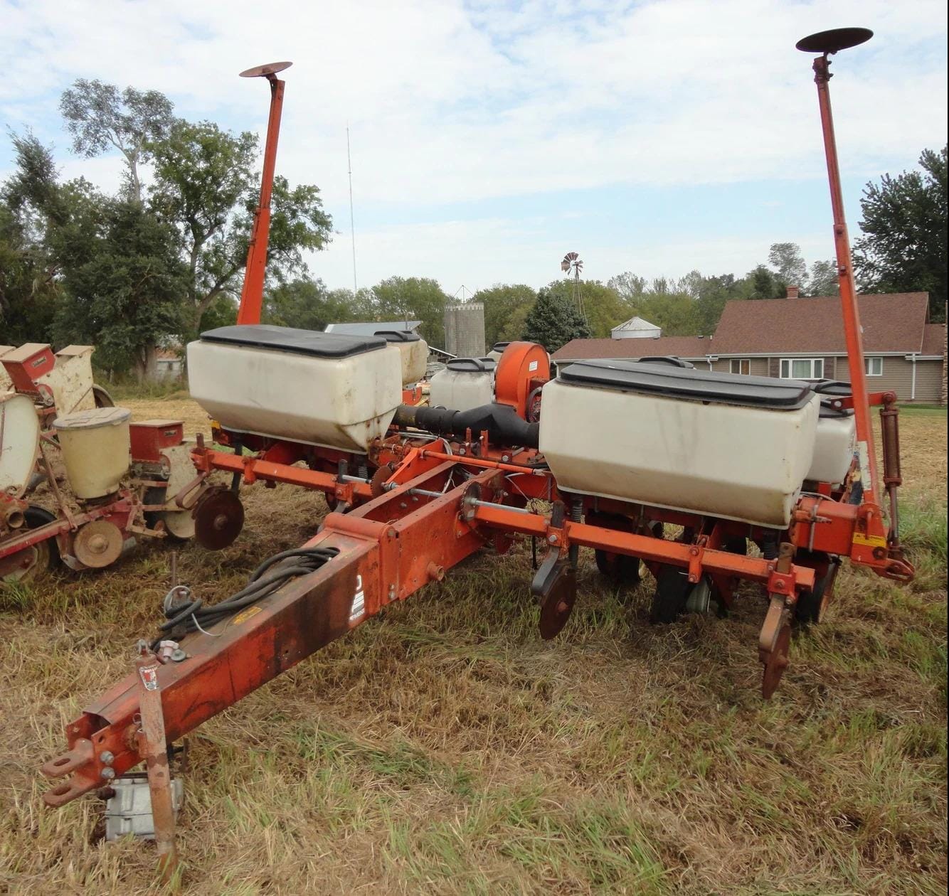 White 5100 Equipment Image0