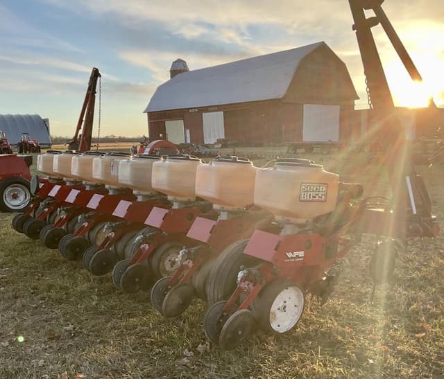 Image of White 5100 equipment image 3