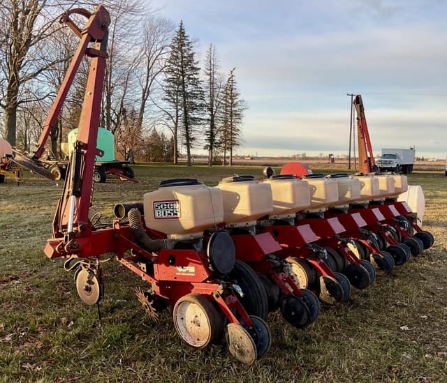 Image of White 5100 equipment image 1