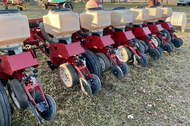 Image of White 5100 equipment image 2